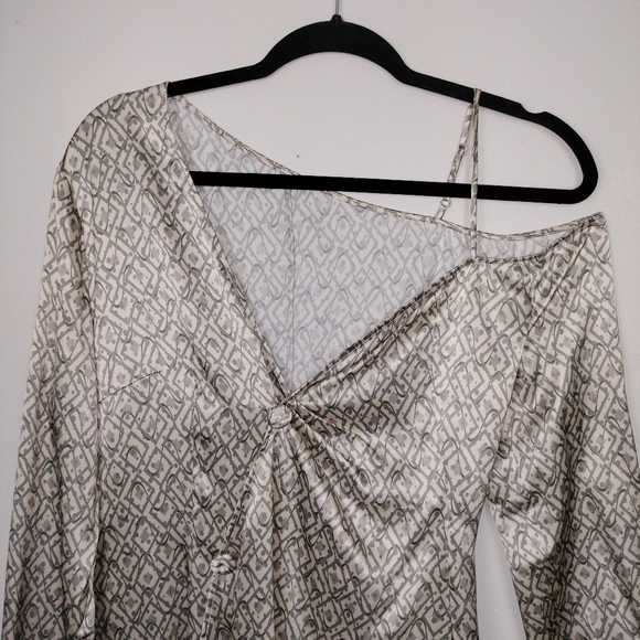 🆕 Silk Maison Romantic Allure Off-the-Shoulder Asymmetrical Silk Dress - Picture 8 of 16